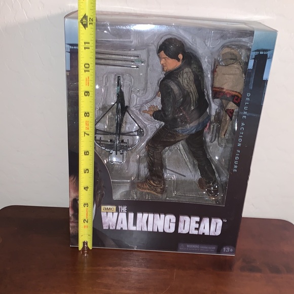 THE WALKING DEAD NEW IN SEALED BOX DARYL DIXON 10” DELUXE ACTION FIGURE - Picture 5 of 6